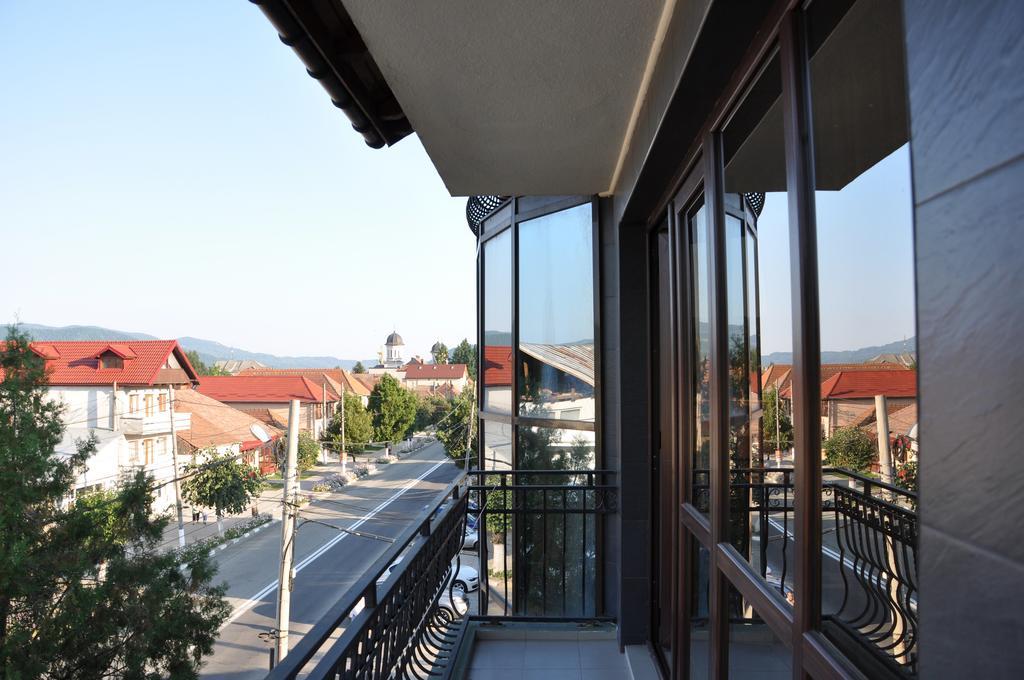Yes Home Calimanesti Exterior photo